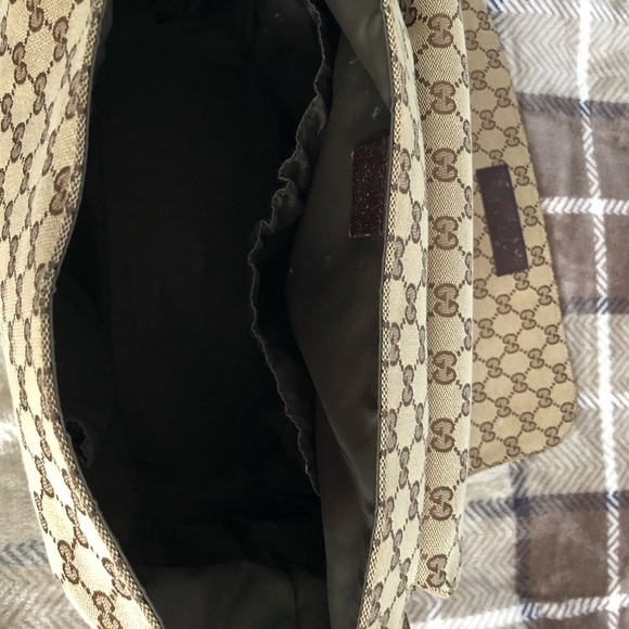 Gucci canvas diaper bag, with multiple pockets and fold-out changing pad - Picture 4 of 9